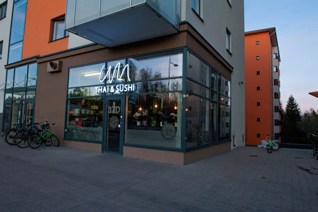 Beställ online hos UM Thai & Sushi i Huddinge
